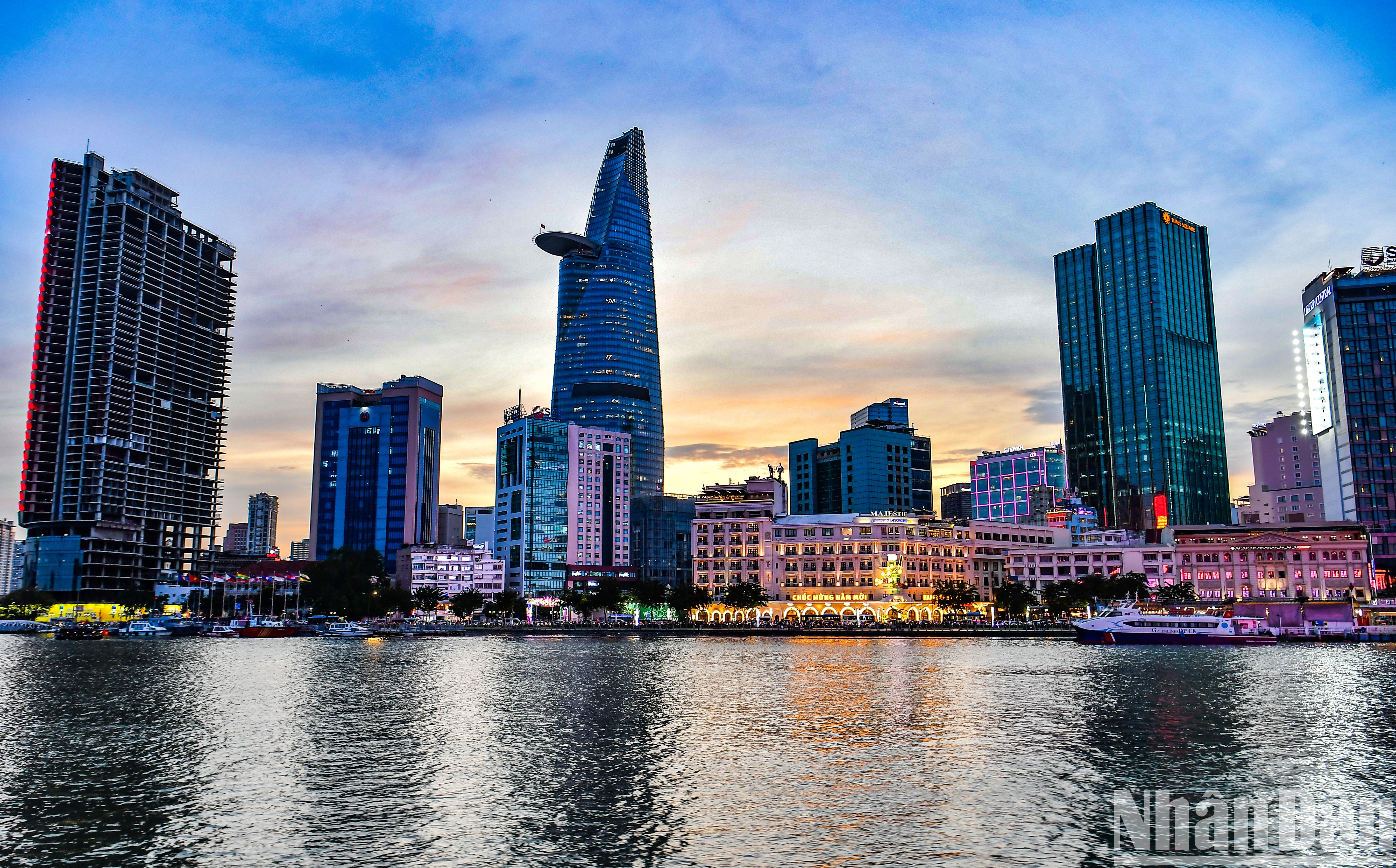 Tuổi 50 sống trong hòa bình, đất nước hưng thịnh...